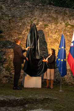 V Kamniku svečano odkrili kip Francetu Tomšiču  (23)